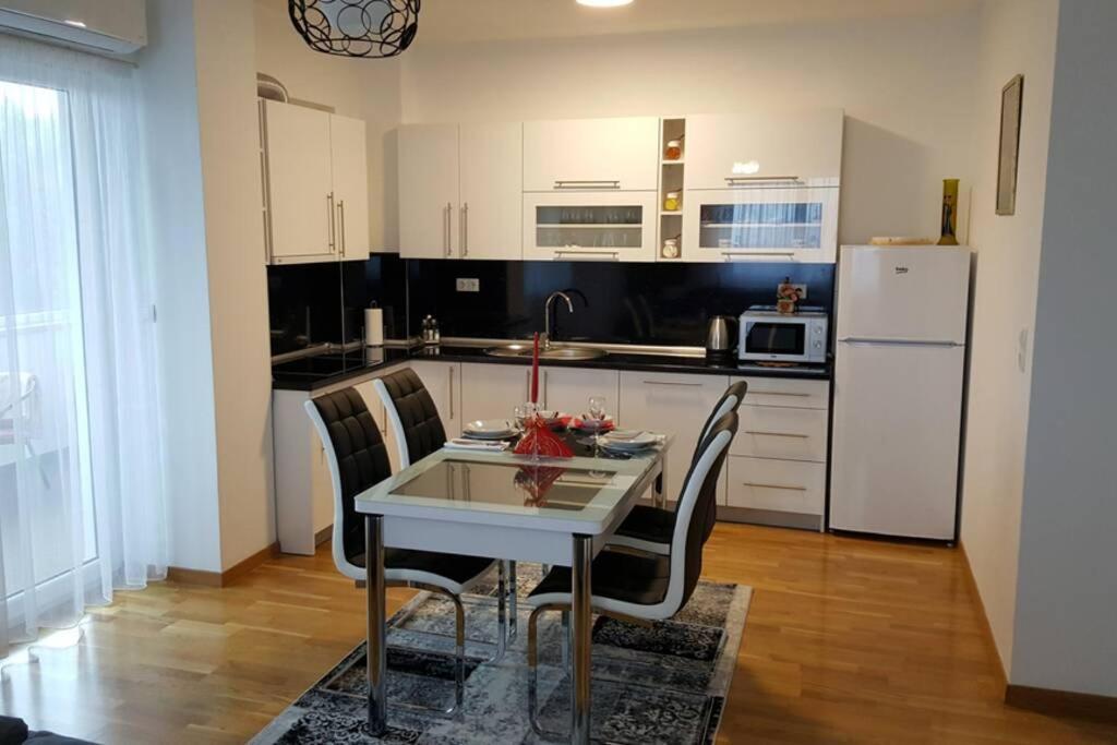 Fantasy Apartment Тузла Экстерьер фото