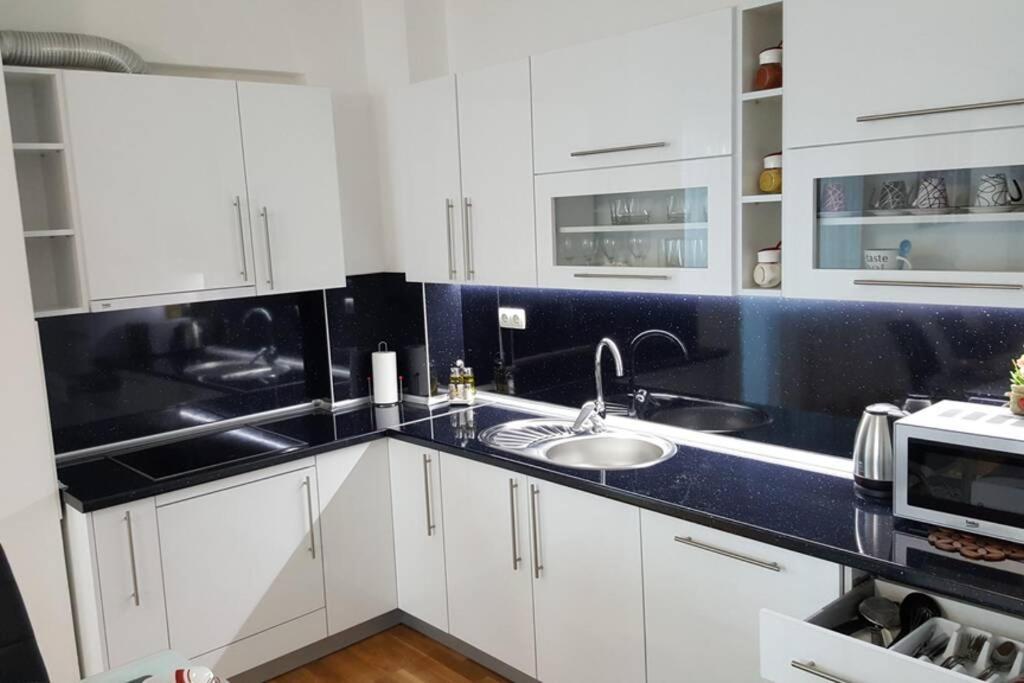 Fantasy Apartment Тузла Экстерьер фото